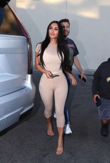 Kim Kardashian feet photo thumbnail