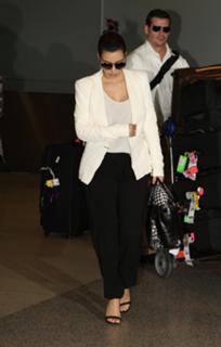 Kim Kardashian feet photo thumbnail