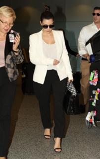 Kim Kardashian feet photo thumbnail