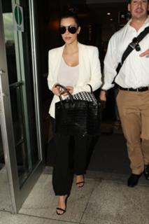 Kim Kardashian feet photo thumbnail