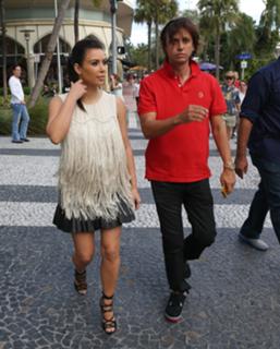 Kim Kardashian feet photo thumbnail