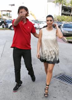 Kim Kardashian feet photo thumbnail