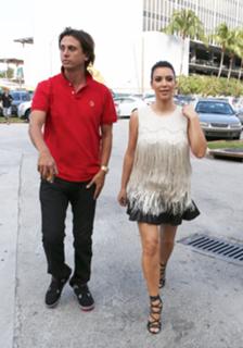 Kim Kardashian feet photo thumbnail