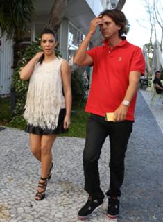 Kim Kardashian feet photo thumbnail