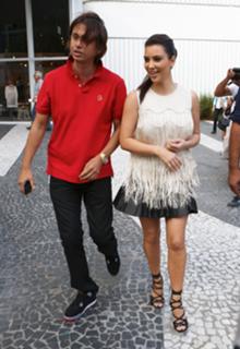 Kim Kardashian feet photo thumbnail