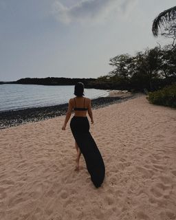 Kim Kardashian feet photo thumbnail