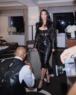 Kim Kardashian feet photo thumbnail