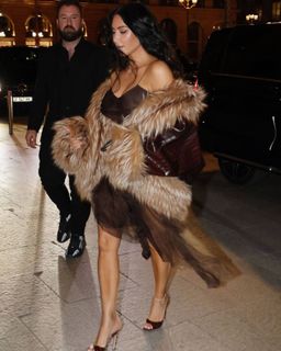 Kim Kardashian feet photo thumbnail