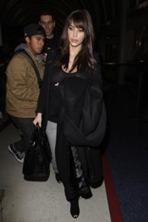 Kim Kardashian feet photo thumbnail