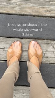 Kim Kardashian feet photo thumbnail