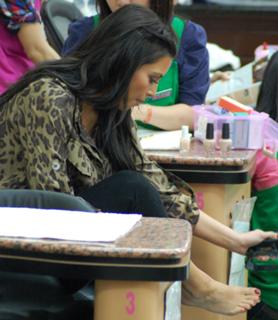 Kim Kardashian feet photo thumbnail