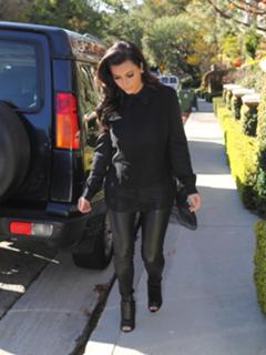 Kim Kardashian feet photo thumbnail