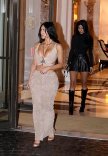 Kim Kardashian feet photo thumbnail