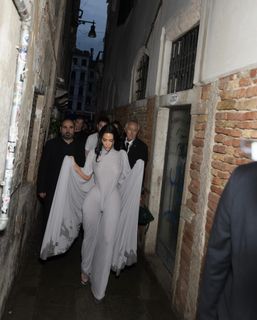 Kim Kardashian feet photo thumbnail