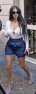 Kim Kardashian feet photo thumbnail