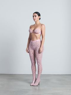 Kim Kardashian feet photo thumbnail