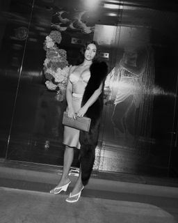 Kim Kardashian feet photo thumbnail