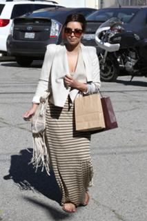 Kim Kardashian feet photo thumbnail