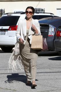 Kim Kardashian feet photo thumbnail