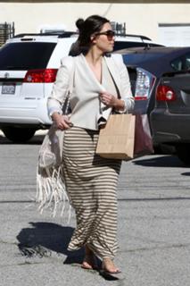 Kim Kardashian feet photo thumbnail