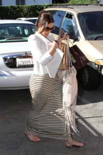 Kim Kardashian feet photo thumbnail