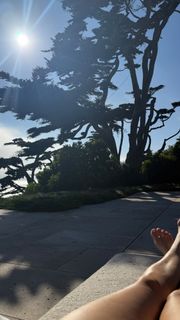 Kim Kardashian feet photo thumbnail