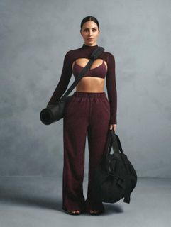 Kim Kardashian feet photo thumbnail
