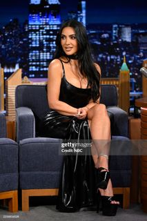 Kim Kardashian feet photo thumbnail