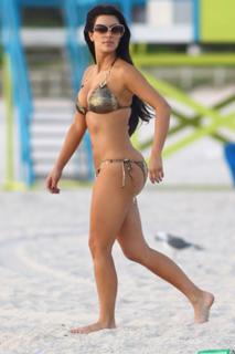 Kim Kardashian feet photo thumbnail