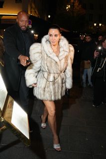 Kim Kardashian feet photo thumbnail