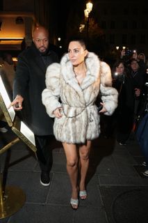 Kim Kardashian feet photo thumbnail