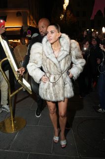 Kim Kardashian feet photo thumbnail