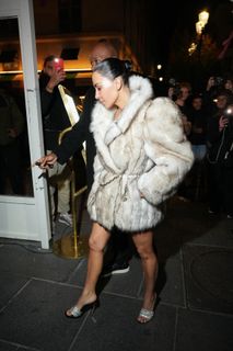 Kim Kardashian feet photo thumbnail