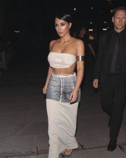 Kim Kardashian feet photo thumbnail