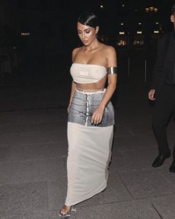 Kim Kardashian feet photo thumbnail
