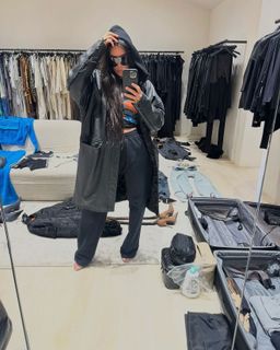 Kim Kardashian feet photo thumbnail