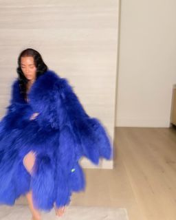 Kim Kardashian feet photo thumbnail