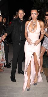 Kim Kardashian feet photo thumbnail