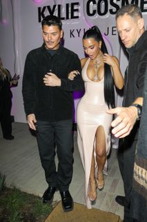 Kim Kardashian feet photo thumbnail