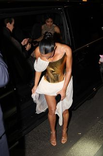 Kim Kardashian feet photo thumbnail
