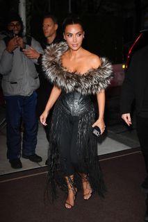 Kim Kardashian feet photo thumbnail