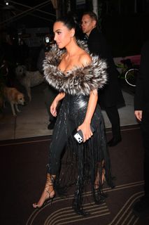 Kim Kardashian feet photo thumbnail