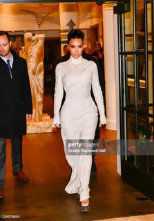 Kim Kardashian feet photo thumbnail