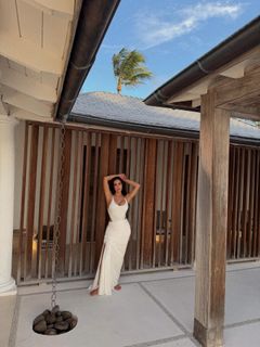 Kim Kardashian feet photo thumbnail