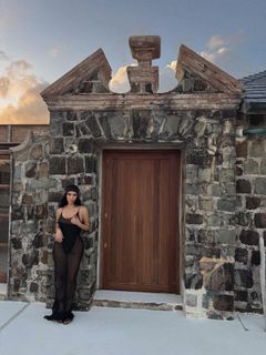 Kim Kardashian feet photo thumbnail