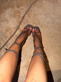 Kim Kardashian feet photo thumbnail