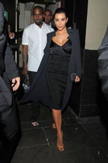 Kim Kardashian feet photo thumbnail