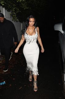 Kim Kardashian feet photo thumbnail