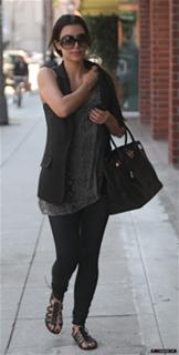 Kim Kardashian feet photo thumbnail