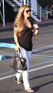 Kim Kardashian feet photo thumbnail